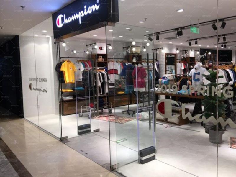 AM9800 na anti-theft device ng damit na naka-install sa Champion Clothing Store