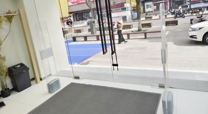 AM & RFID Dual Frequency: Intelligent Security para sa Industriya ng Pagbebenta ng Damit.